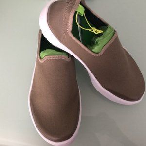 OOFOS - WOMEN'S OOMG EEZEE LOW SHOE - WHITE TAUPE